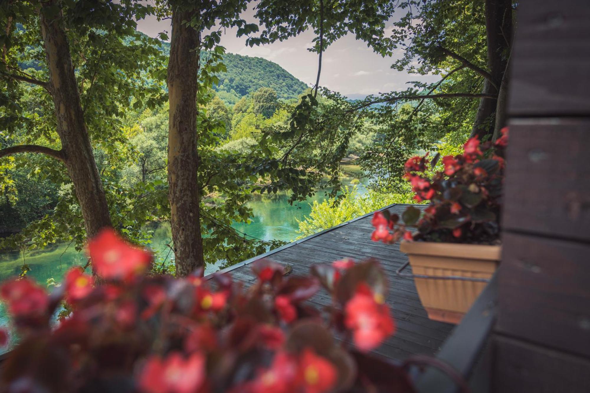 Hotel Tazz - River Front Oasis Collection Bihać エクステリア 写真